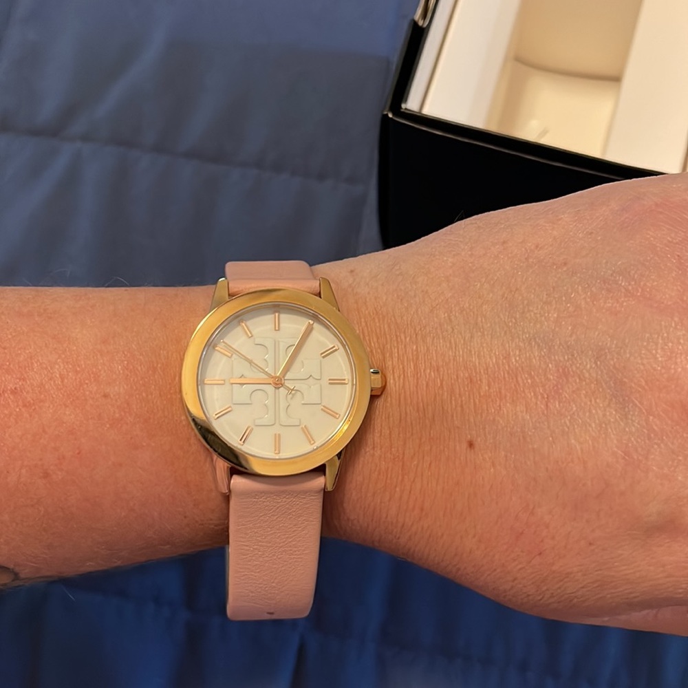 Tory Burch rose gold watch 🌟 - Picture 3 of 6